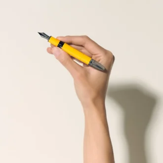 Great Characters Enzo Ferrari Special Edition Giallo Modena Stylo plume M Great Characters Enzo Ferrari Special Edition Giallo Modena Stylo plume M