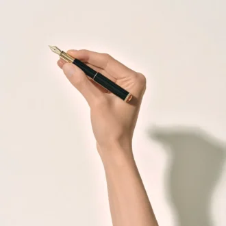 Stylo plume noir Montblanc Heritage Rouge et Noir « Baby » Édition spéciale F